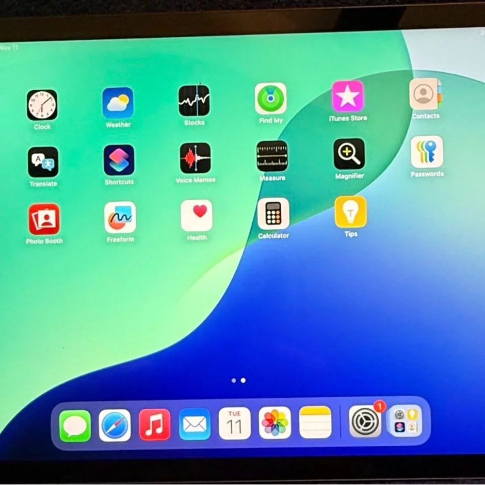 Apple IPad 7th Generation 32gb WiFi - Classic Silver Design